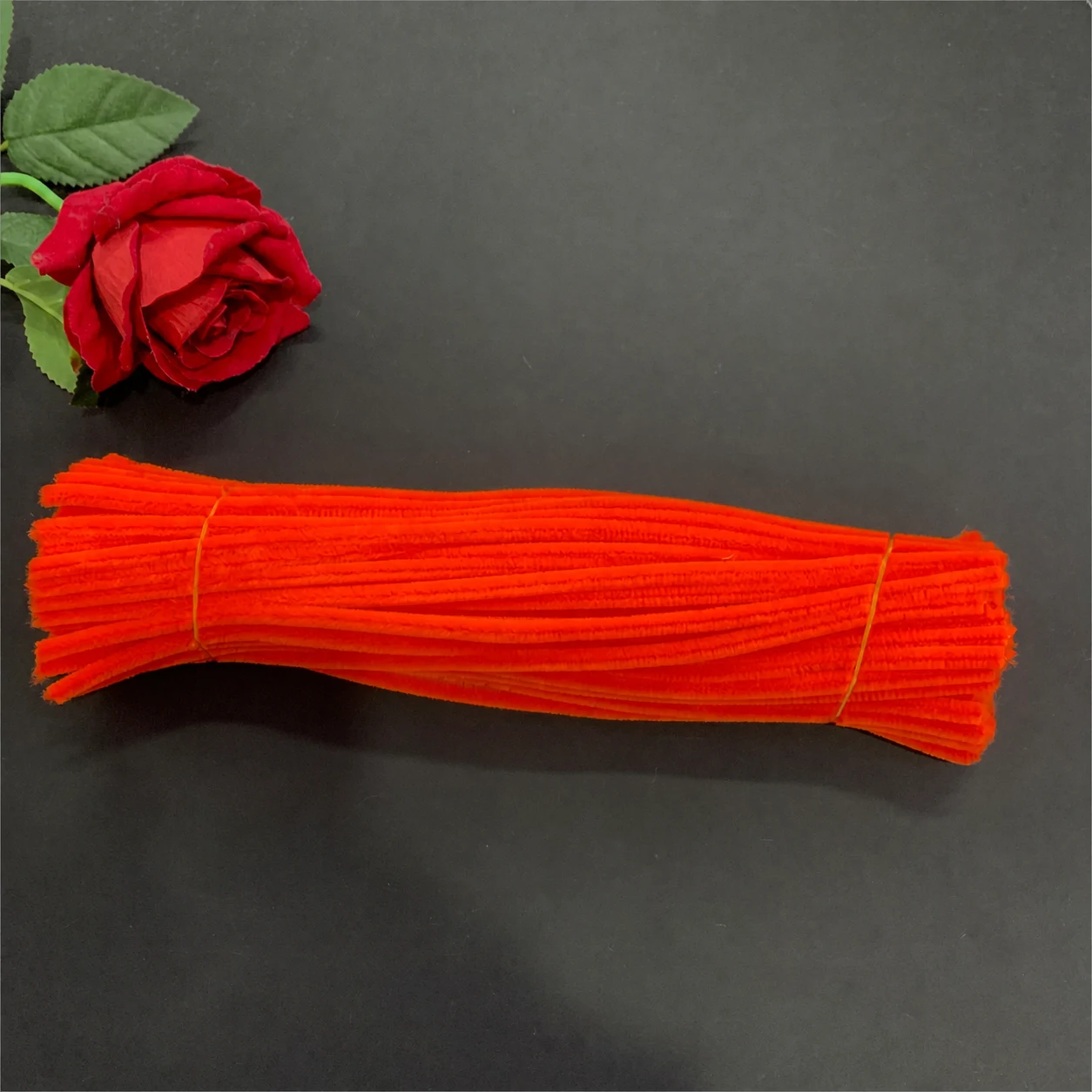 Orange pipe cleaners, 8 mm, 100 pieces per pack